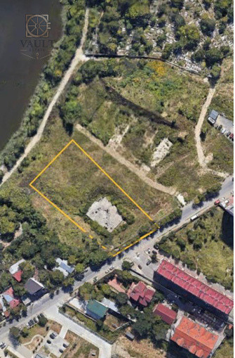 Teren intravilan cu deschidere la lac – 3.535 mp,  zona Dobroești