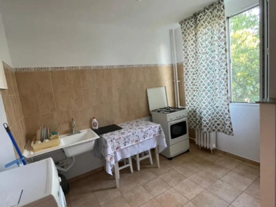 APARTAMENT 2 CAMERE-RAHOVA-TEIUS-ETAJ 1/4-DECOMANDAT