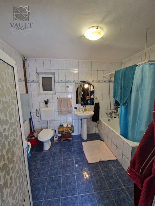 Casa cu 5 camere - Alexandriei