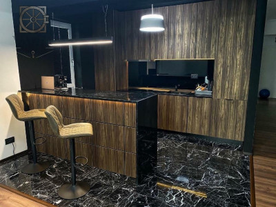 Apartament 3 camere - LOC DE PARCARE INCLUS - BALCON 28 MP  - zona SISESTI 