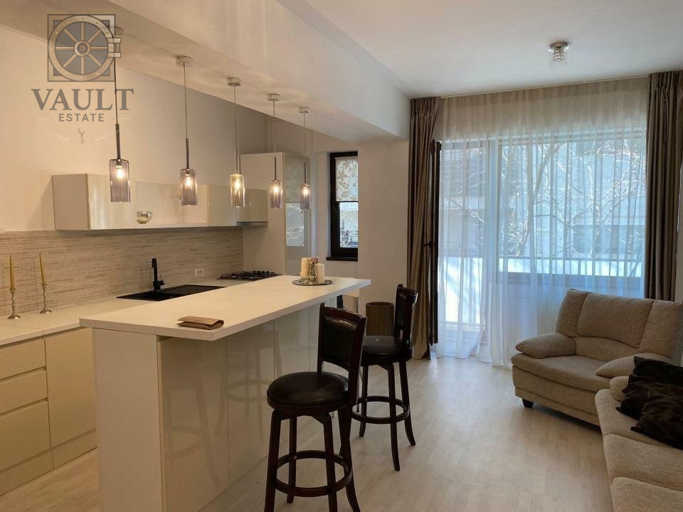 3 CAMERE - LUX - IANCU NICOLAE