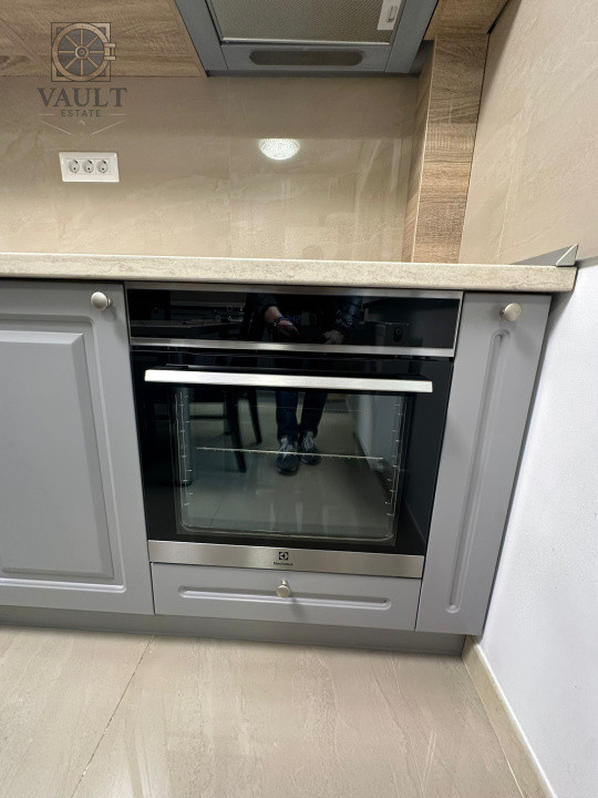 APARTAMENT 3 CAMERE-13 SEPTEMBRIE-CENTRALA-2 BAI-BLOC REABILITAT-HOL H