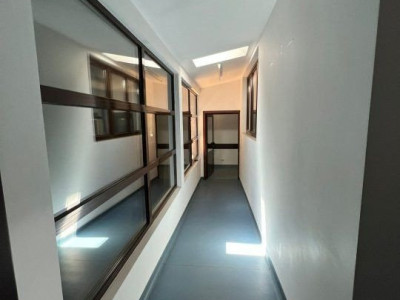 Casă spațioasă cu 17 camere în Militari 