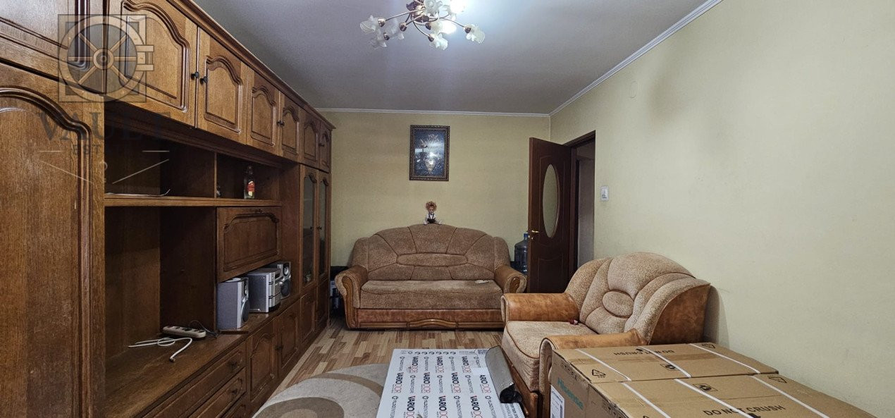  Apartament 3 camere- Decomandat- Bd Chisinau + Boxa 