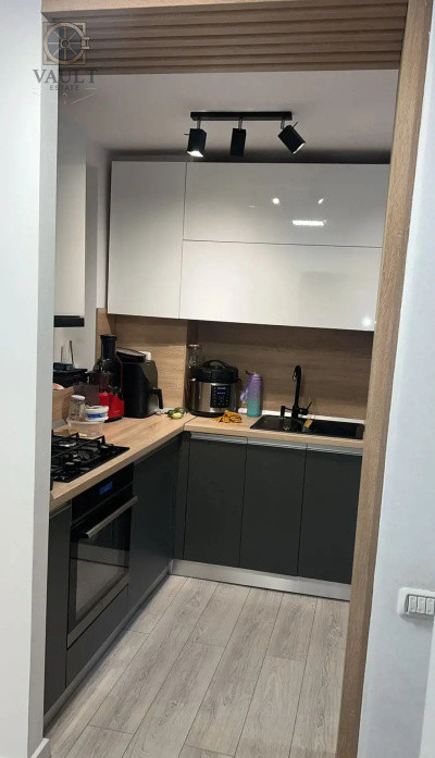 APARTAMENT 3 CAMERE - RENOVAT - PIATA VICTORIEI