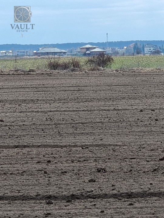 Teren intravilan -Ostratu-