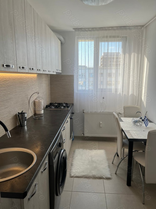 Apartament 2 camere decomandat etaj 10/10 zona Mihai Bravu