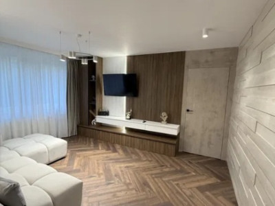 Apartament 3 camere - LA CHEIE - zona STEFAN CEL MARE 