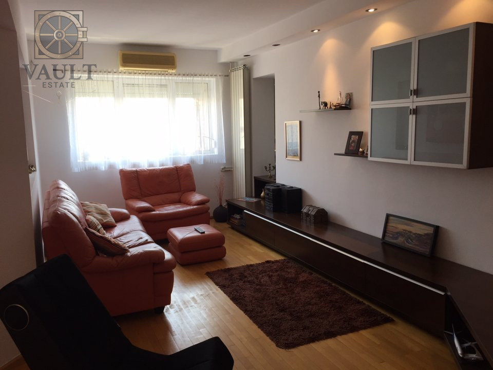 APARTAMENT 3 CAMERE SEMIDECOMANDAT  CU LOC DE PARCARE -CALEA VACARESTI