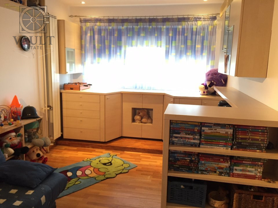 APARTAMENT 3 CAMERE SEMIDECOMANDAT  CU LOC DE PARCARE -CALEA VACARESTI