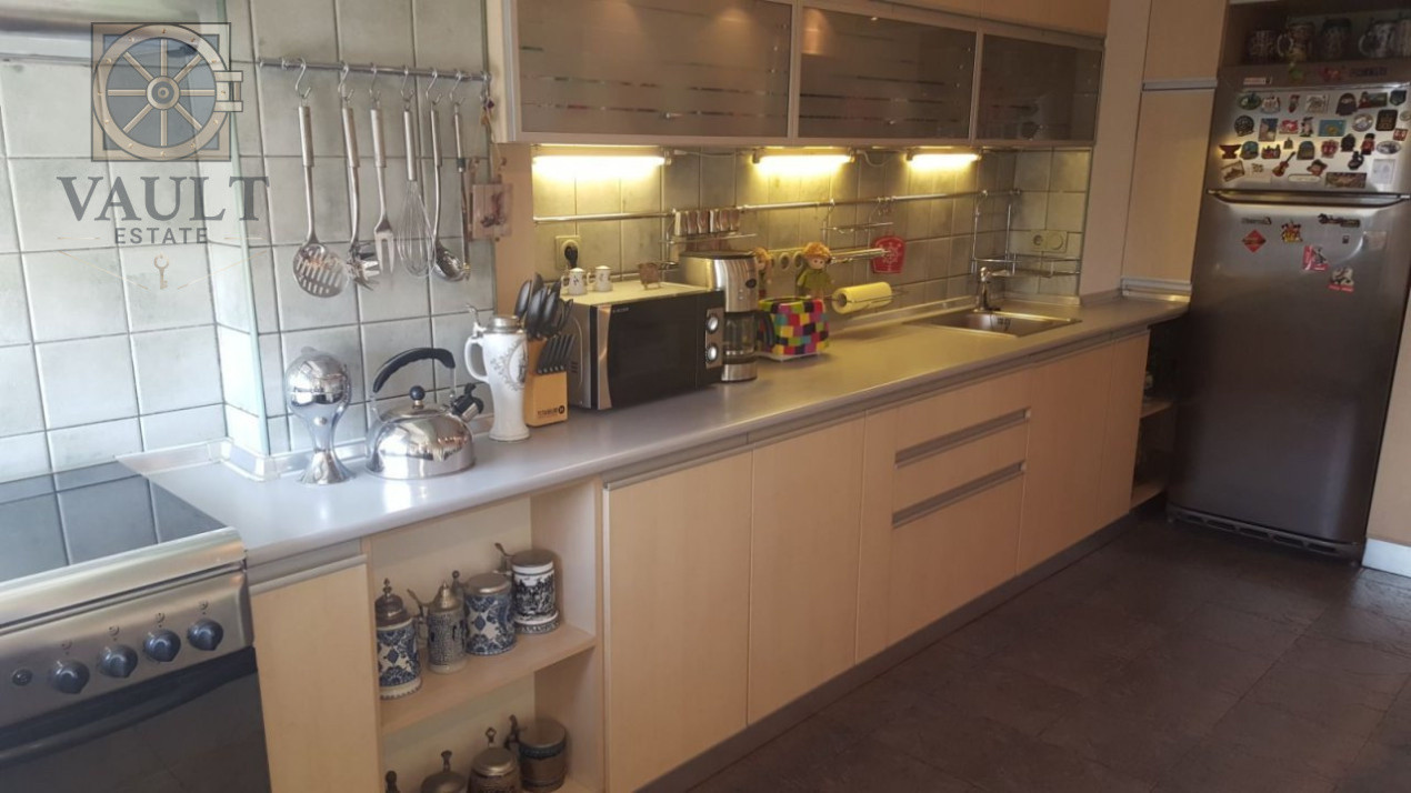 APARTAMENT 3 CAMERE SEMIDECOMANDAT  CU LOC DE PARCARE -CALEA VACARESTI