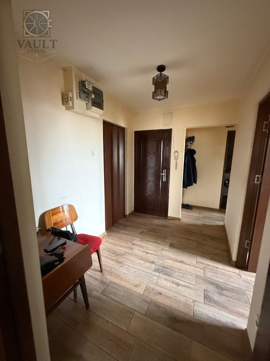 3 camere-Decomandat-70mp-Piata Resita