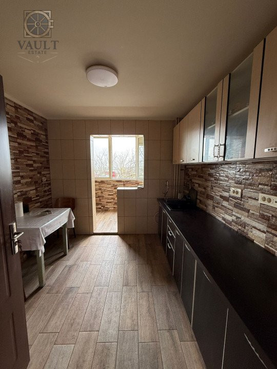 3 camere-Decomandat-70mp-Piata Resita