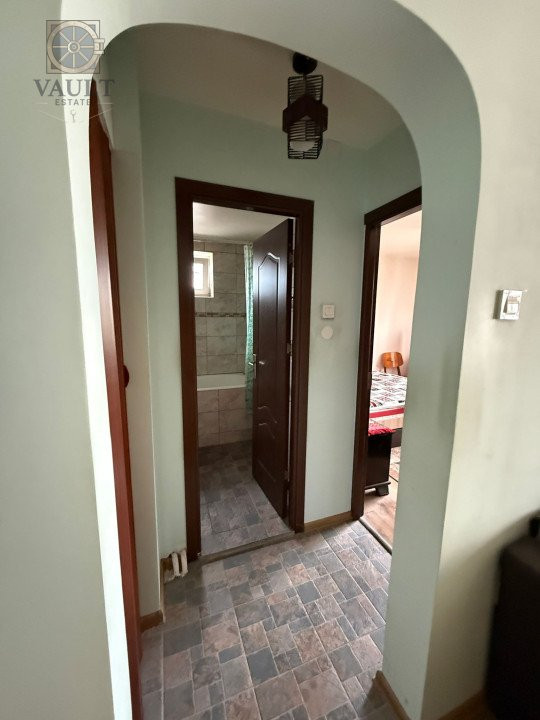 3 camere-Decomandat-70mp-Piata Resita