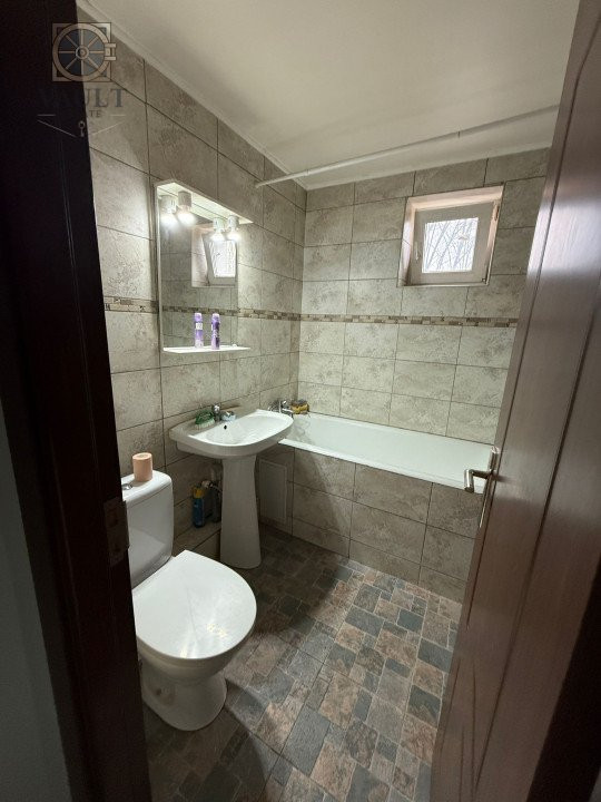 3 camere-Decomandat-70mp-Piata Resita