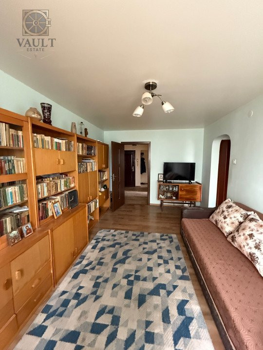 3 camere-Decomandat-70mp-Piata Resita