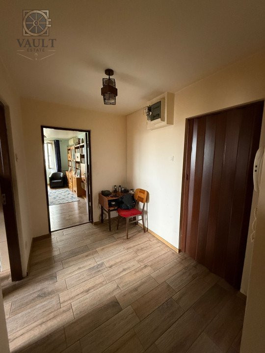 3 camere-Decomandat-70mp-Piata Resita