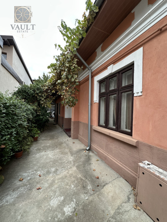 Casă cu 5 camere + curte proprie –  la 3 minute de metrou Piața Muncii