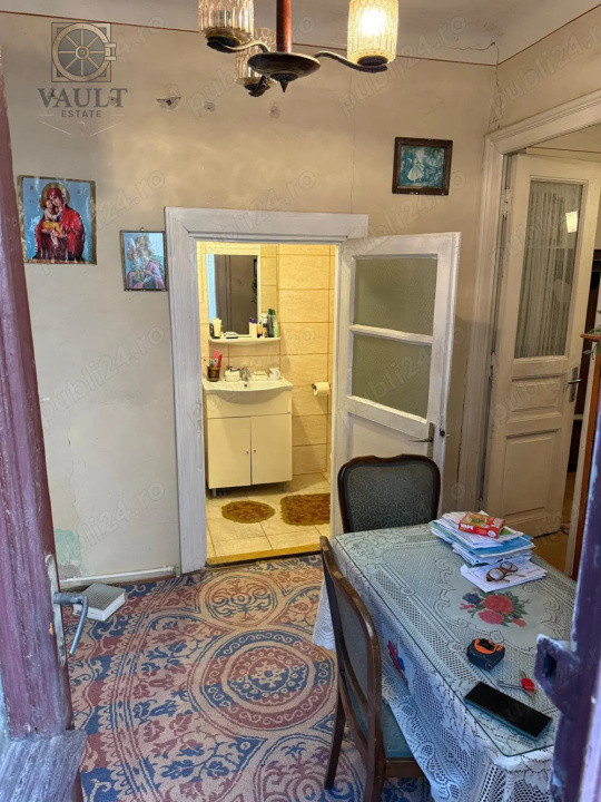 Casă cu 5 camere + curte proprie –  la 3 minute de metrou Piața Muncii