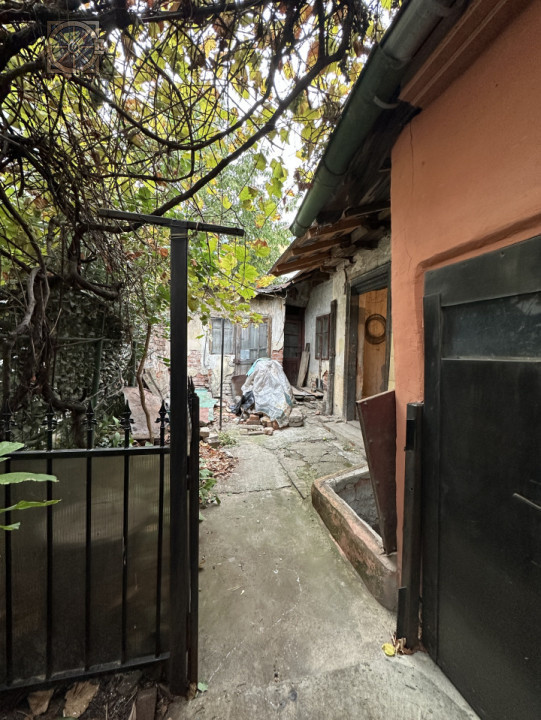 Casă cu 5 camere + curte proprie –  la 3 minute de metrou Piața Muncii