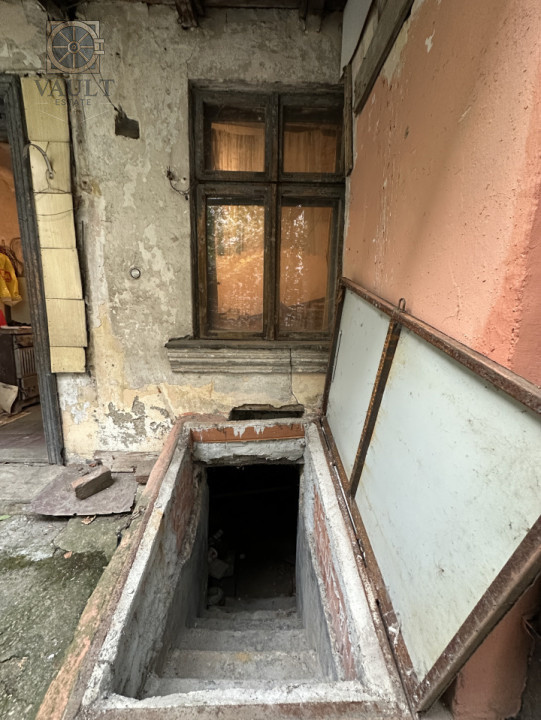 Casă cu 5 camere + curte proprie –  la 3 minute de metrou Piața Muncii