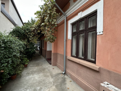 Casă cu 5 camere + curte proprie –  la 3 minute de metrou Piața Muncii