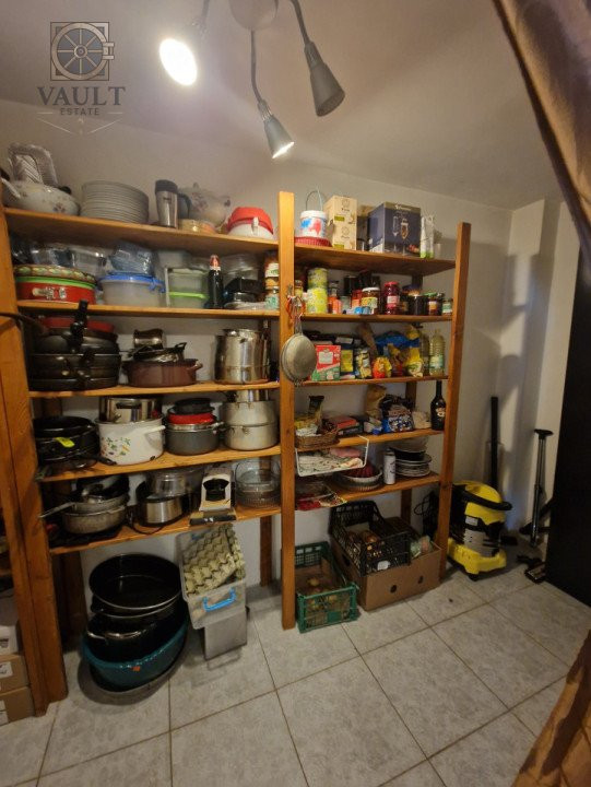 Casa cu 5 camere - Alexandriei