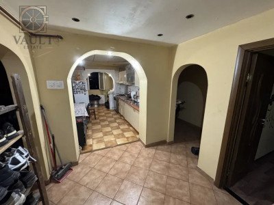 APARTAMENT 4 CAMERE-RAHOVA-BARCA-2 BALCOANE-2 BAI-DECOMANDAT