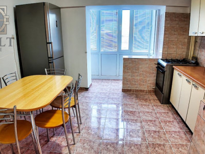 APARTAMENT 4 CAMERE-300m-METROU UNIRII-2 BAI-2 BALCOANE